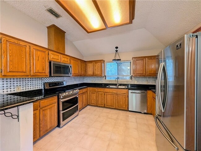 Building Photo - 14929 Red River Dr