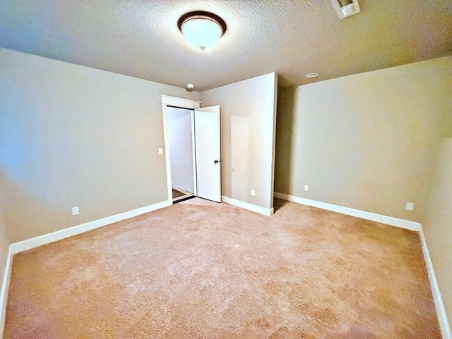 Building Photo - 1707 SW Moss St