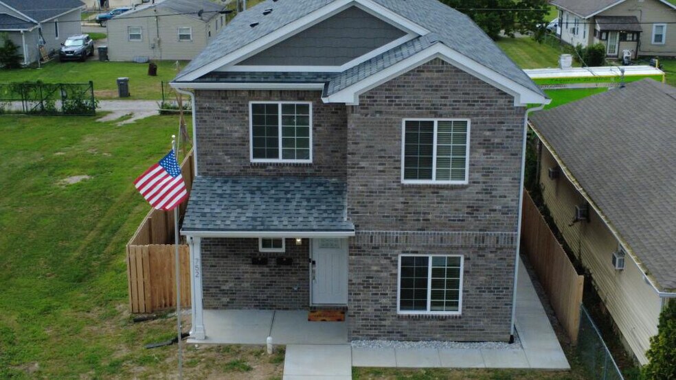 Building Photo - 752 N Elder Ave