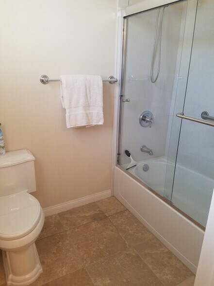 Guest bath - 40296 Calle Ebano