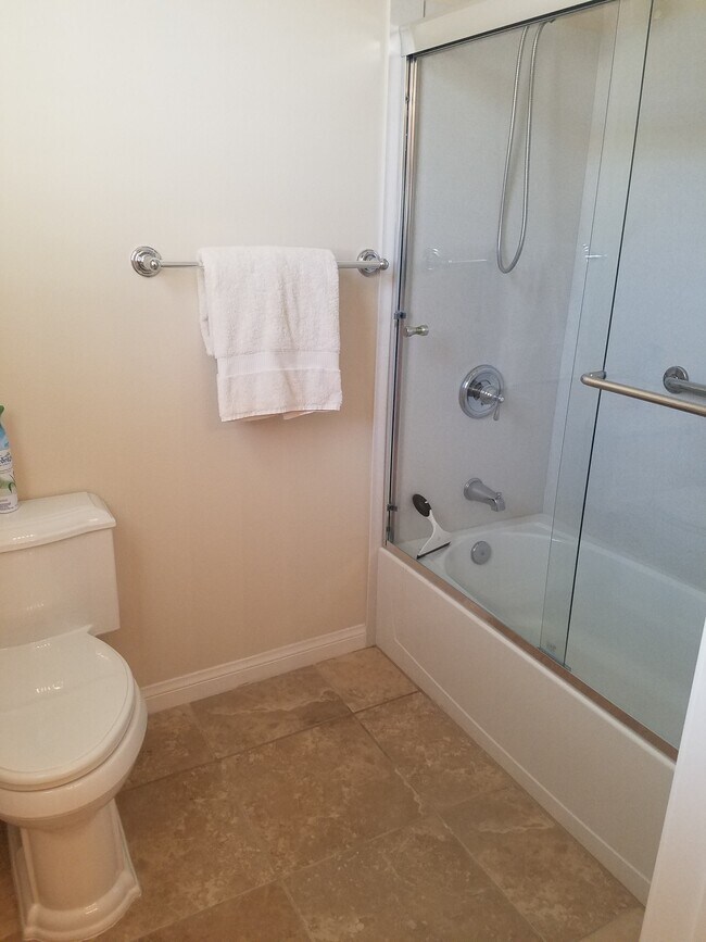 Guest bath - 40296 Calle Ebano