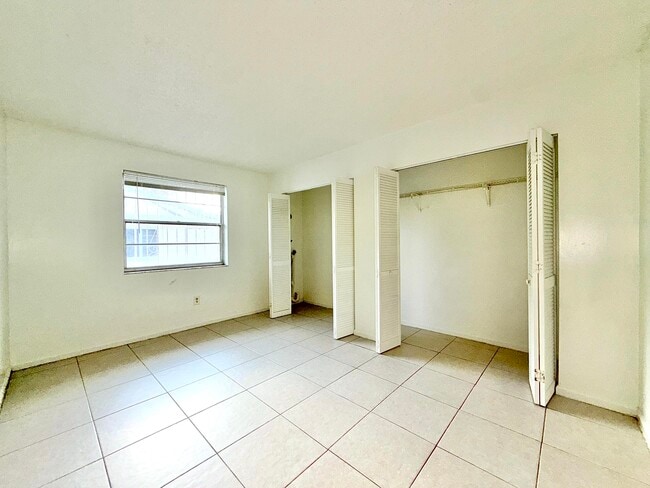 Building Photo - 800 NE 14th St