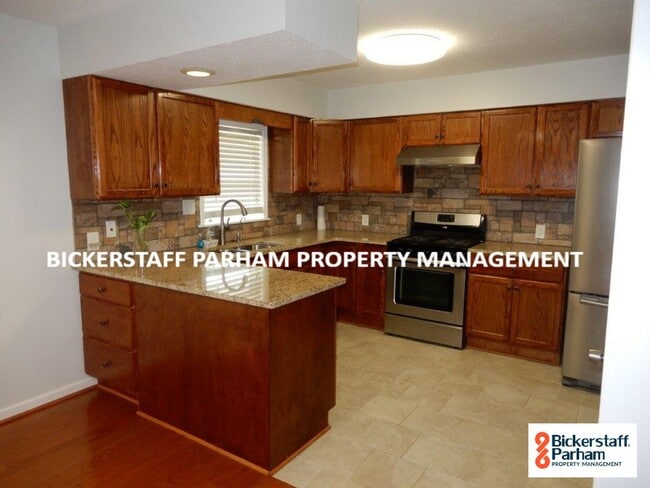 Building Photo - 4 Bedroom 2 Bath Located Off Of Double Chu...