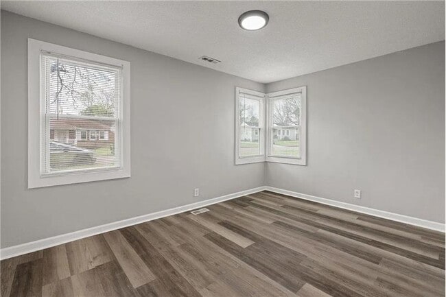 Building Photo - 806 Crestline Rd NW