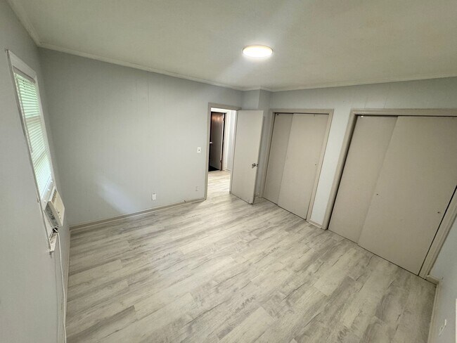 Building Photo - 327 Woolfolk St