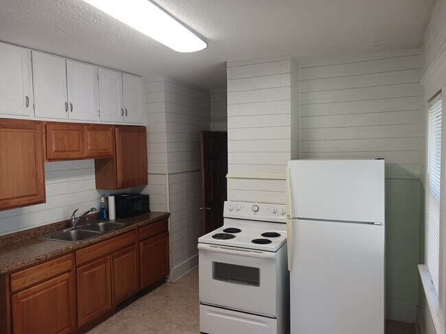 Building Photo - 1144 W Center St