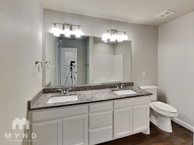 Building Photo - 710 Rolling Terrace Cir