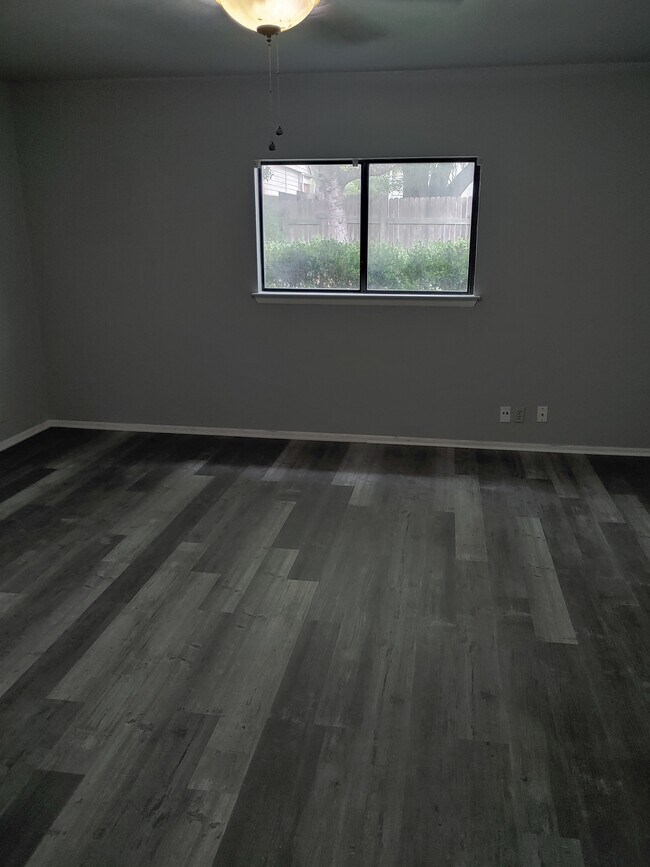 Building Photo - 9226 Chinon