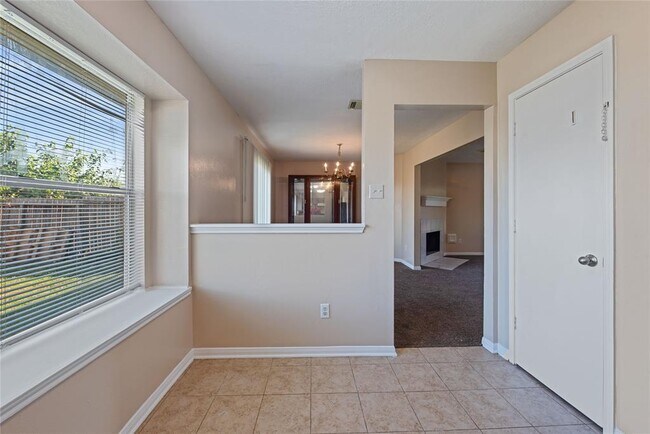 Building Photo - 8914 Pecan Pl Dr