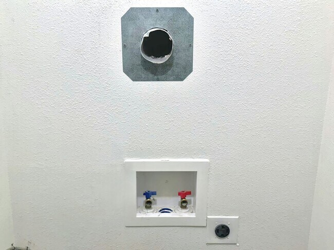 Building Photo - 2118 Berwick Ave