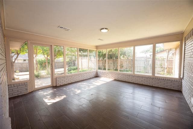 Building Photo - 501 Dogwood Dr