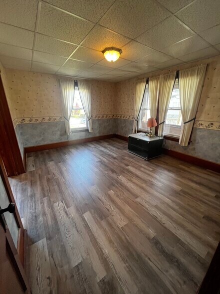 Building Photo - 55 Nichols St