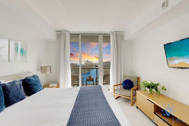 Building Photo - 2602 E Hallandale Beach Blvd