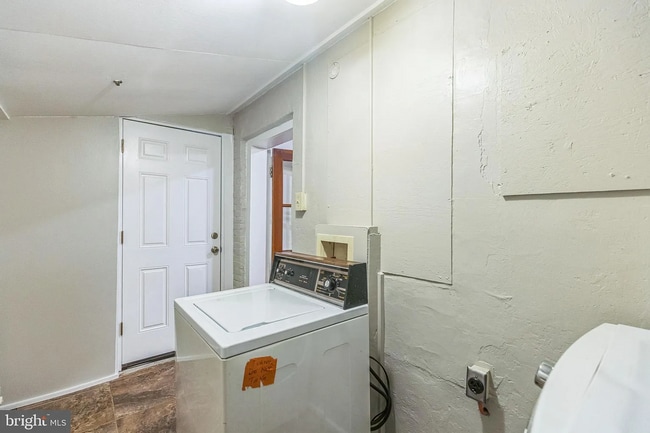 Building Photo - Spacious & Updated Grays Ferry Rowhome Near Parks and Center City — Accepting ALL PHA voucher hol...