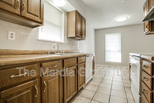 Building Photo - 1433 Virgie Joe Dr