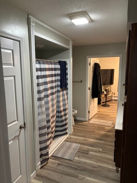 Bathroom - 920 N Walnut St