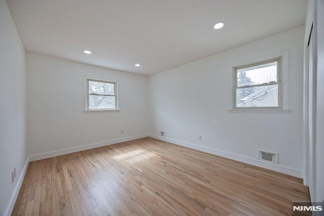 Building Photo - 327 Webster Dr