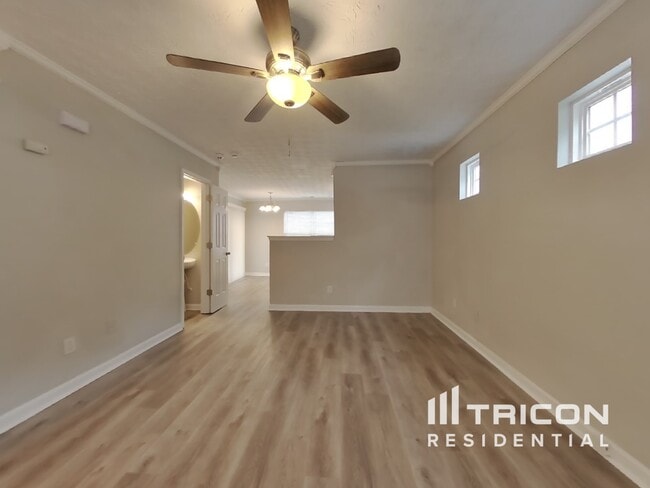 Building Photo - 264 Silver Ridge Dr