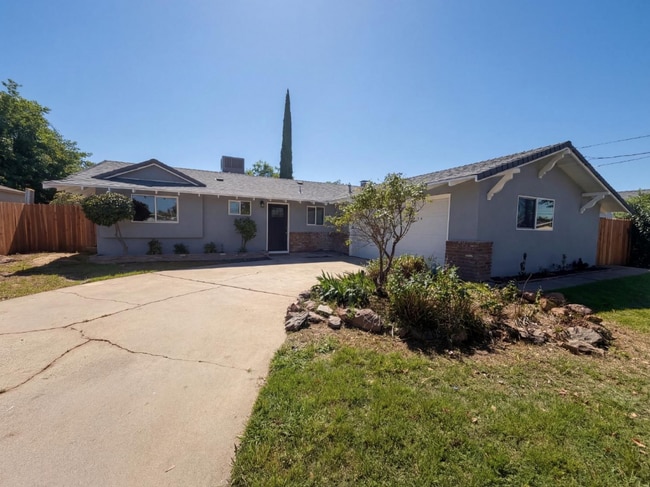 Building Photo - 1128 Hobart Dr