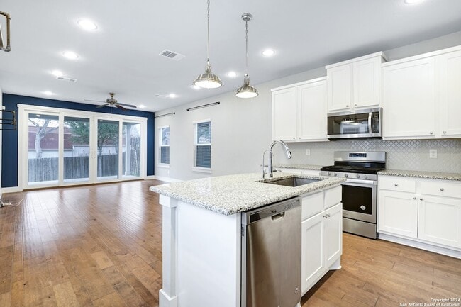 Building Photo - 507 Elmhurst Ave