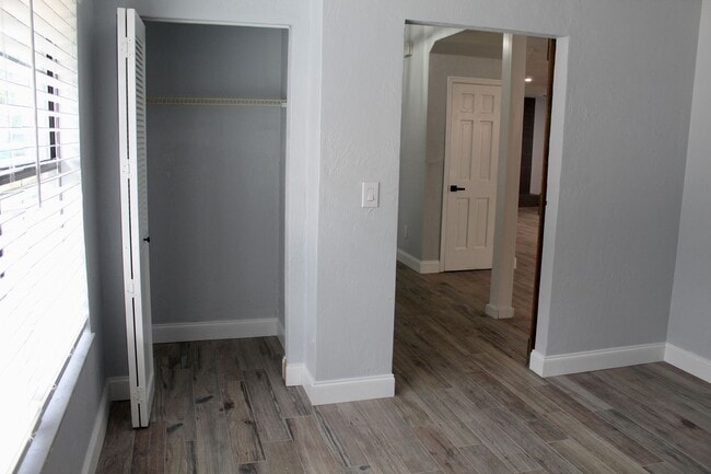 Building Photo - Port Orange Charming 5-Bedroom, 2-Bathroom...