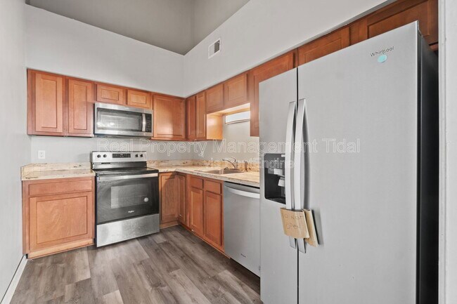 Building Photo - 5627 Trafalgar Arch