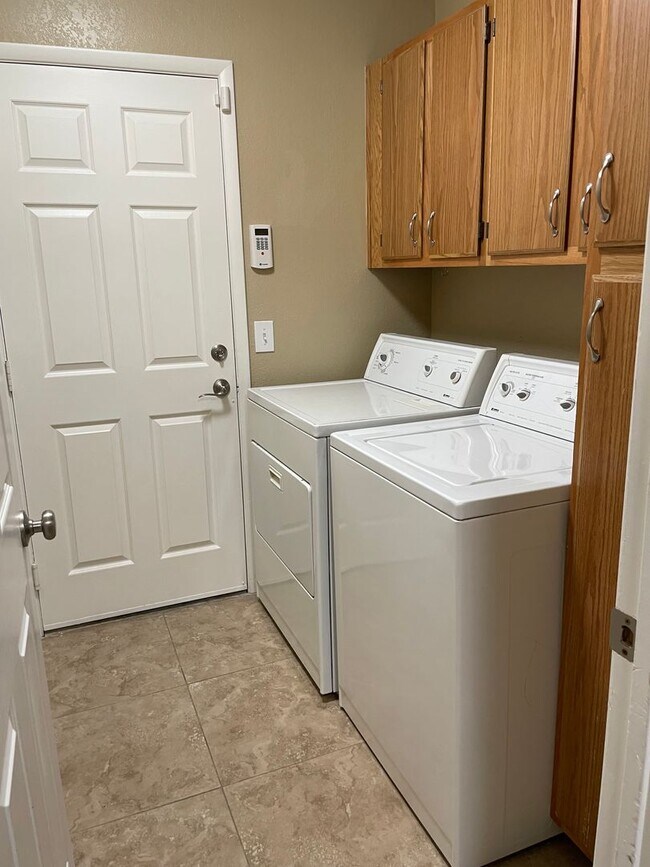 Building Photo - 1 story home, 4brs, 2bath, 2cg