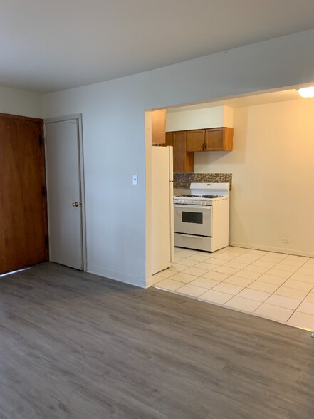 Building Photo - 100 Vana Dr