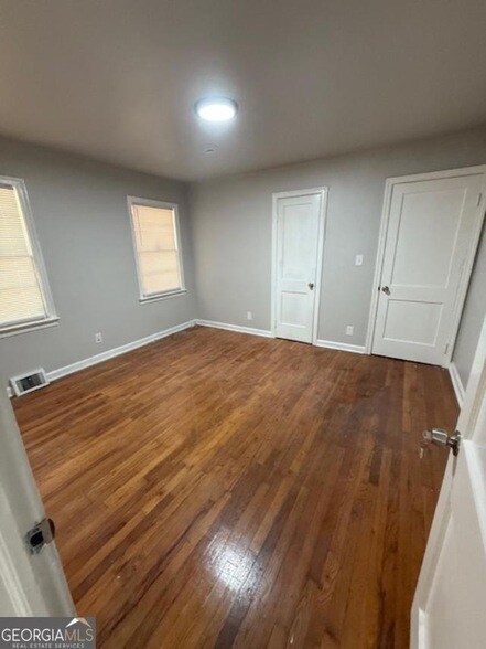 Building Photo - 2439 Plantation Dr