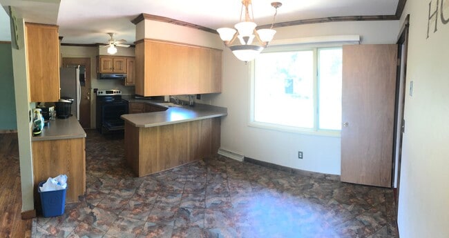 Building Photo - 3 Bed 2 Bath Single Family Home with Additional Space in Basement!