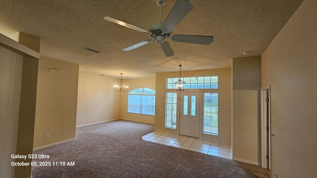 Building Photo - Spacious 4 Bedroom Home in Breakaway Trail...