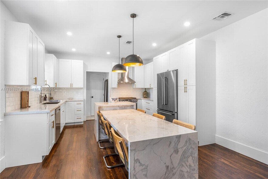 Building Photo - 829 Lorca St