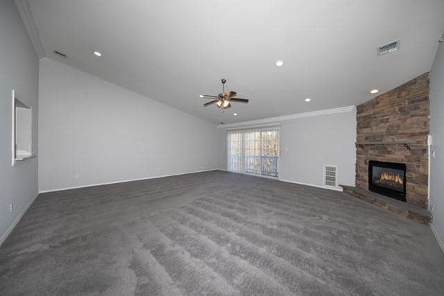 Building Photo - 260 Village Green Dr