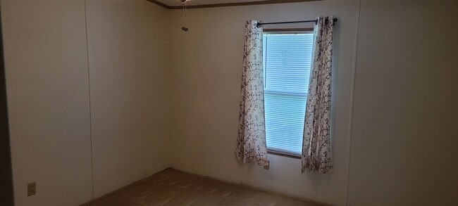 Building Photo - 3 Bedroom/3 Bath home in Archer FL