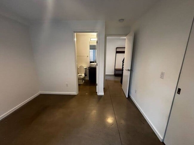 Building Photo - Modern Townhome For Lease Near Columbia City | 2 Bed | 2.5 Bath | A/C | Covered Parking