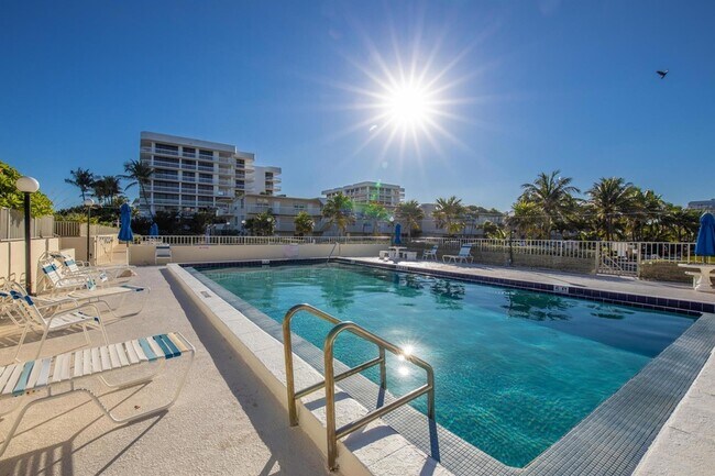 Building Photo - 2565 S Ocean Blvd