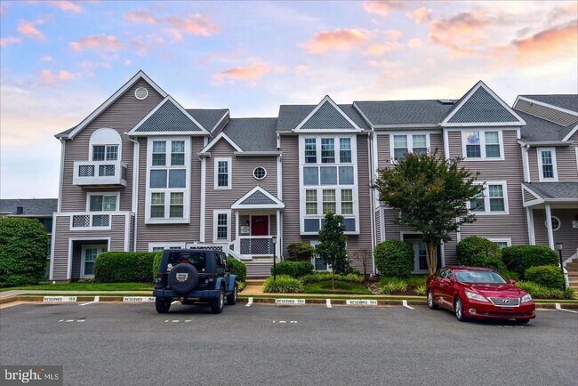 Building Photo - 4056 Grays Pointe Ct