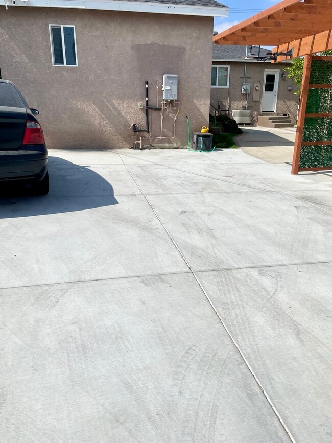 Building Photo - 19936 Saticoy St