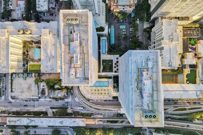 Building Photo - 1111 SW 1st Ave