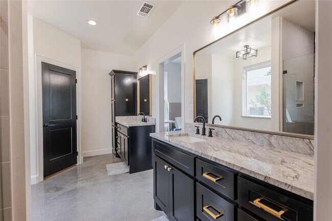 Building Photo - 405 Oak Tree Dr