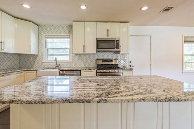 Building Photo - Charming 3BR House in Decatur