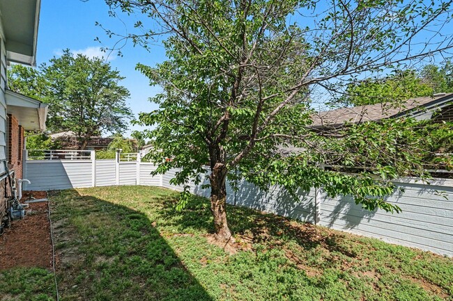 Building Photo - 1200 Tulip St
