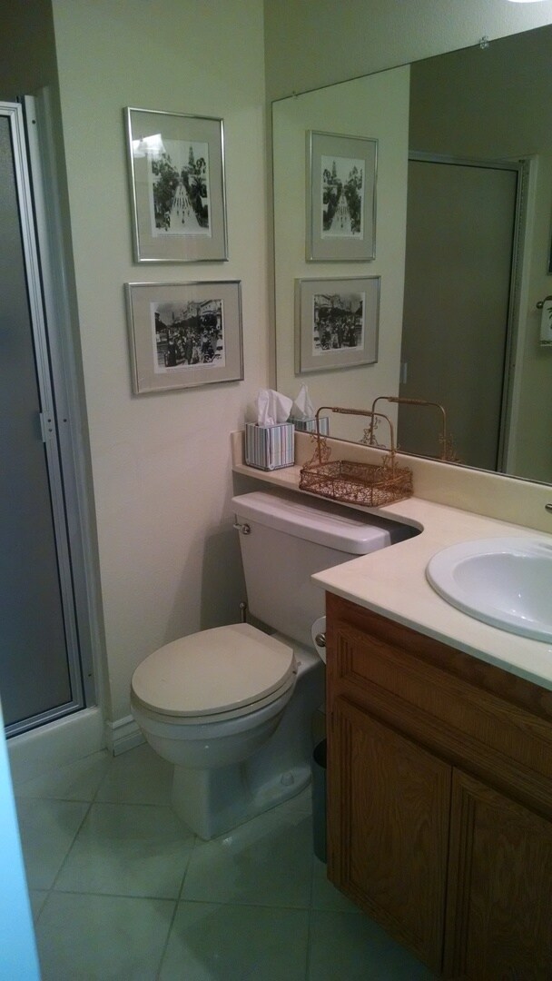 Building Photo - Charter Point Condo, 3 bedrooms, 3 baths !