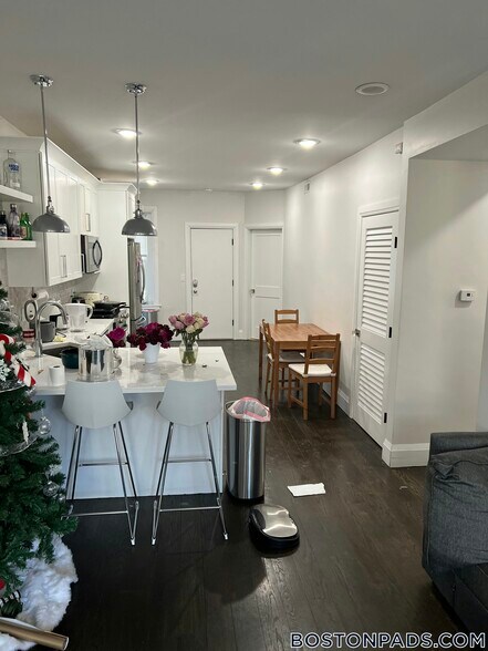 Building Photo - 7 Strathmore Rd