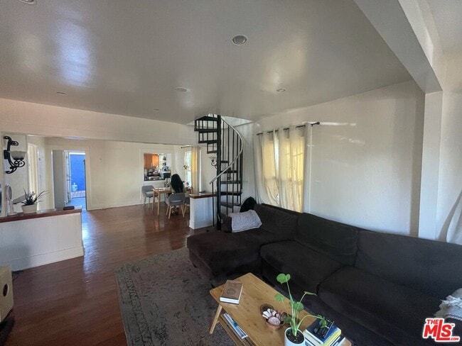 Building Photo - 547 Brooks Ave