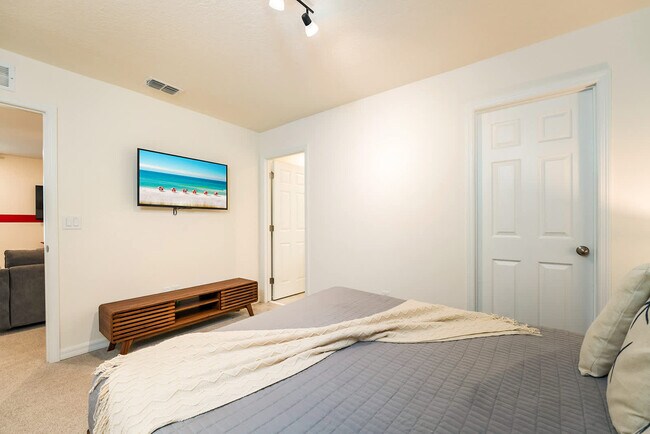 Building Photo - 1566 Mermaid Cv Wy