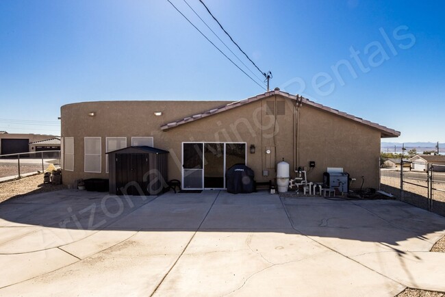 Building Photo - FURNISHED WITH INDOOR POOL