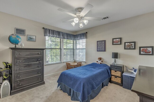 Building Photo - 1856 Ridgeview Dr