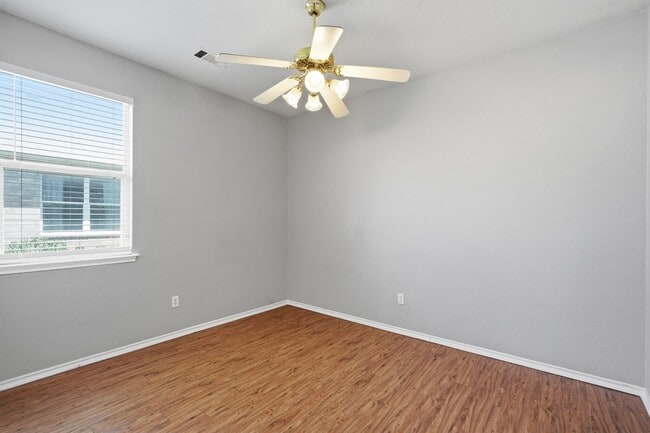 Building Photo - Charming in Crowley