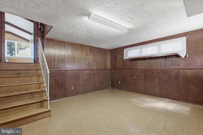 Building Photo - 2423 Harwood Rd